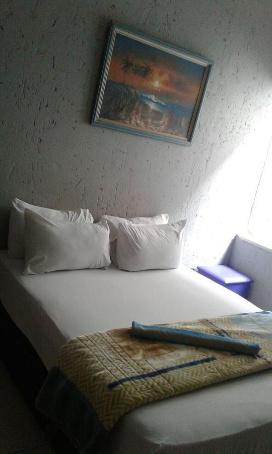 Royal Crown Guesthouse 요하네스버그 외부 사진